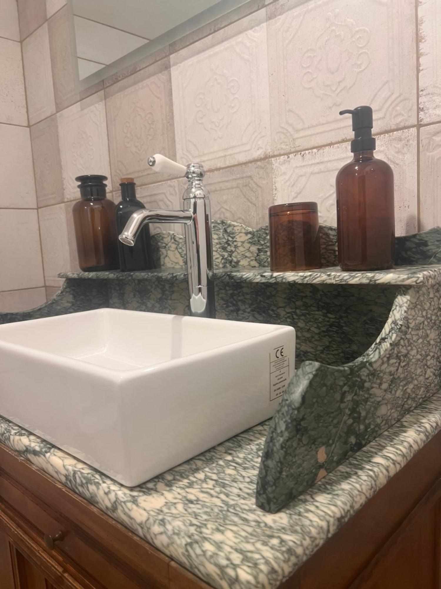 Au Pre De Karine Panzió Cuneges Kültér fotó